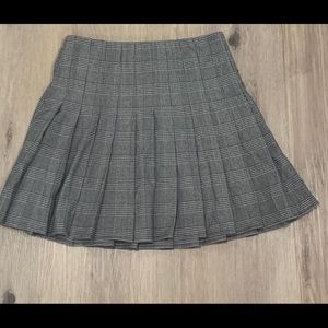 RARE Brandy Melville low-rise pleated mini skirt